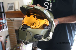 Illustration for article titled Halo 3 Xbox 360 Swag Bag is Incredible (Unbagging Shots and Video)